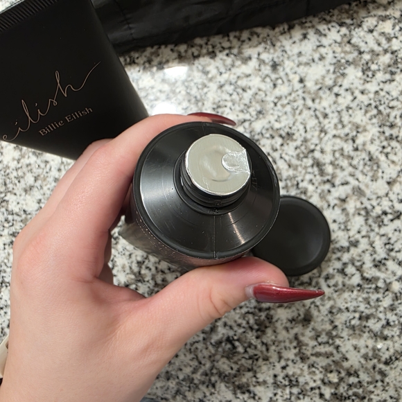 Billie Eilish Shower Gel and Body Lotion Set - Picture 5 of 5